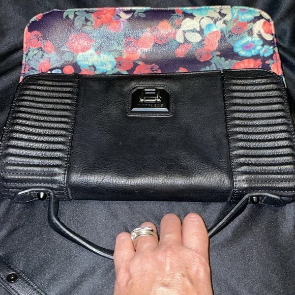 BCBG Crossbody Shoulder Bag - Picture 8 of 12